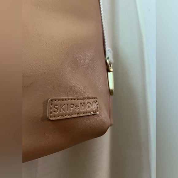 ⚪️ Skip Hop diaper bag beige classy multiple pockets - Picture 3 of 12